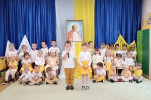 Ojcze Święty – jesteś w&nbsp;naszych sercach